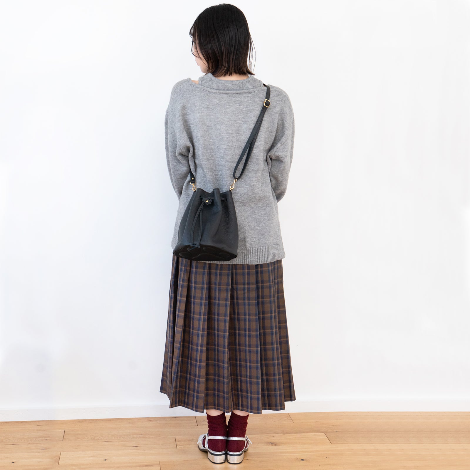 巾着ショルダーバッグ PAW  キュイール・マッシュ  /  ブラック [選べる金具]