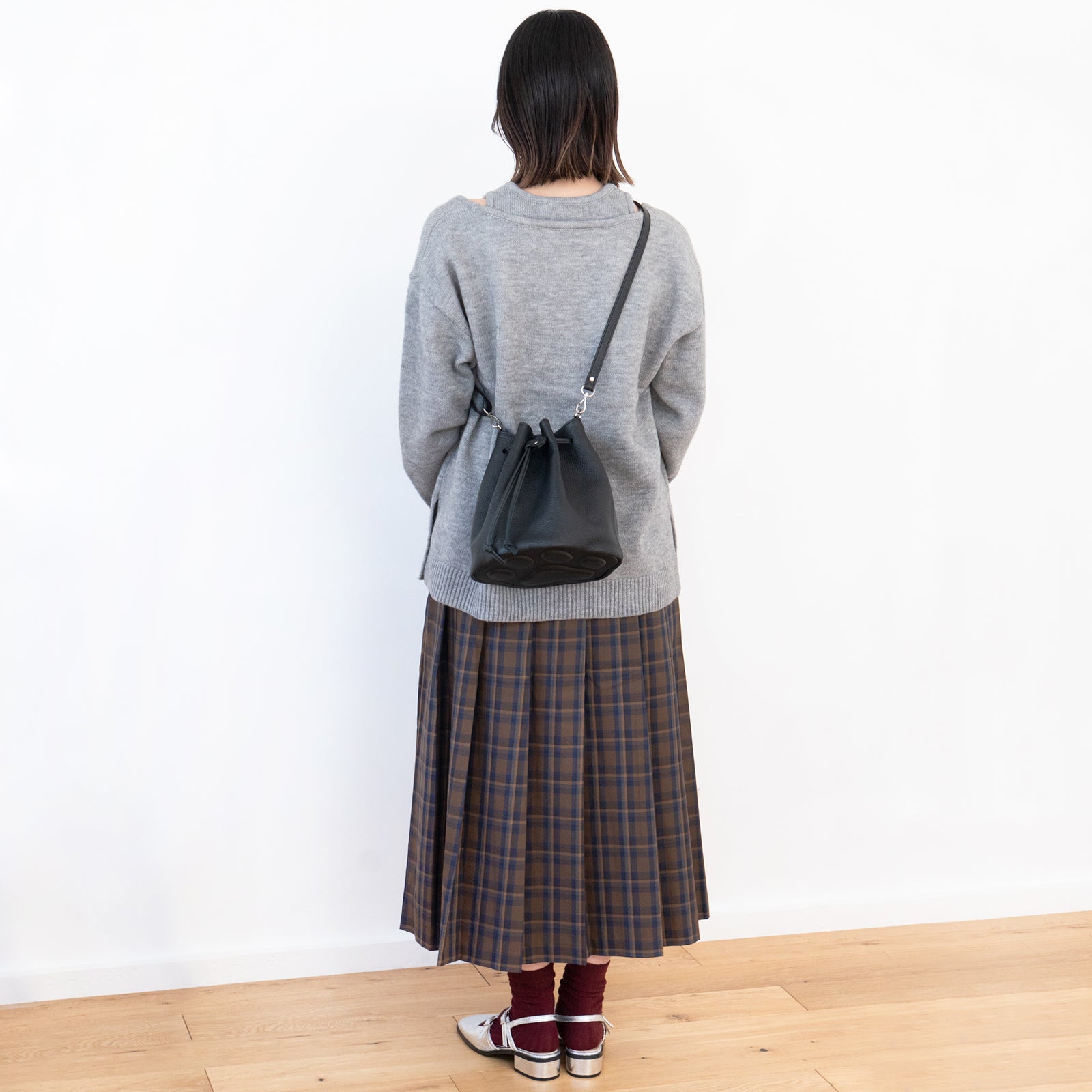 巾着ショルダーバッグ PAW  キュイール・マッシュ  /  ブラック [選べる金具]