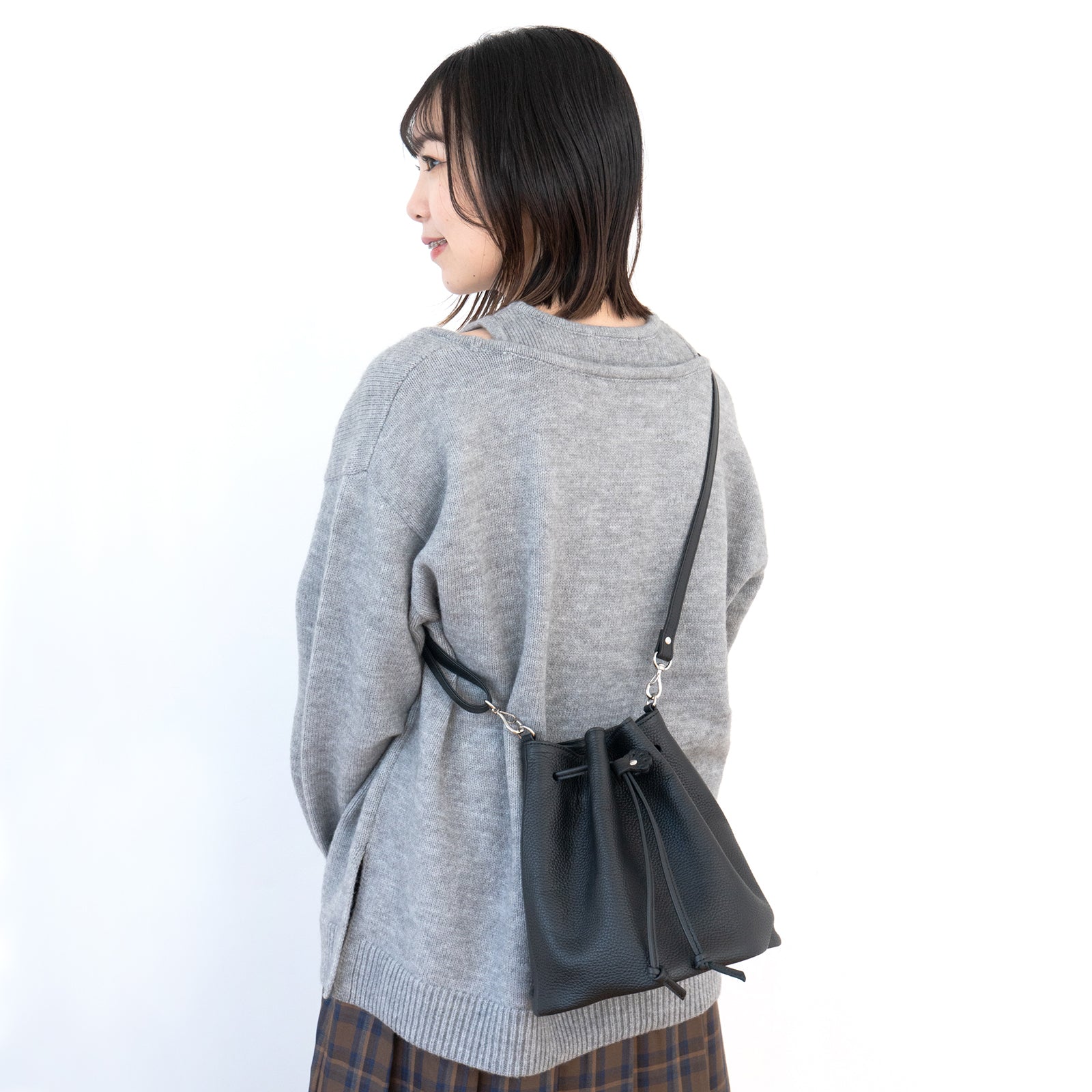 巾着ショルダーバッグ PAW  キュイール・マッシュ  /  ブラック [選べる金具]