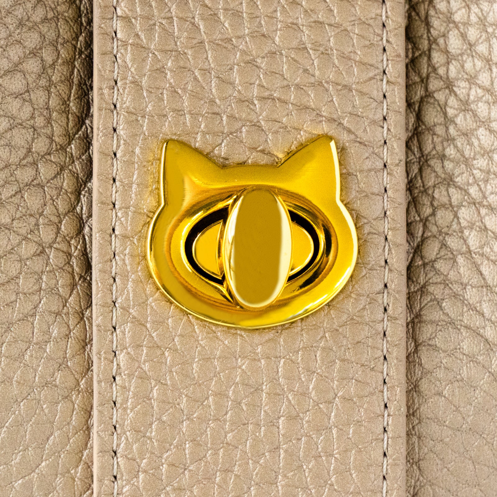 [Only available for one day on Saturday, February 22nd] [Only one available] Baguette bag PAW with paw charm Taurillon Clemence / Champagne gold