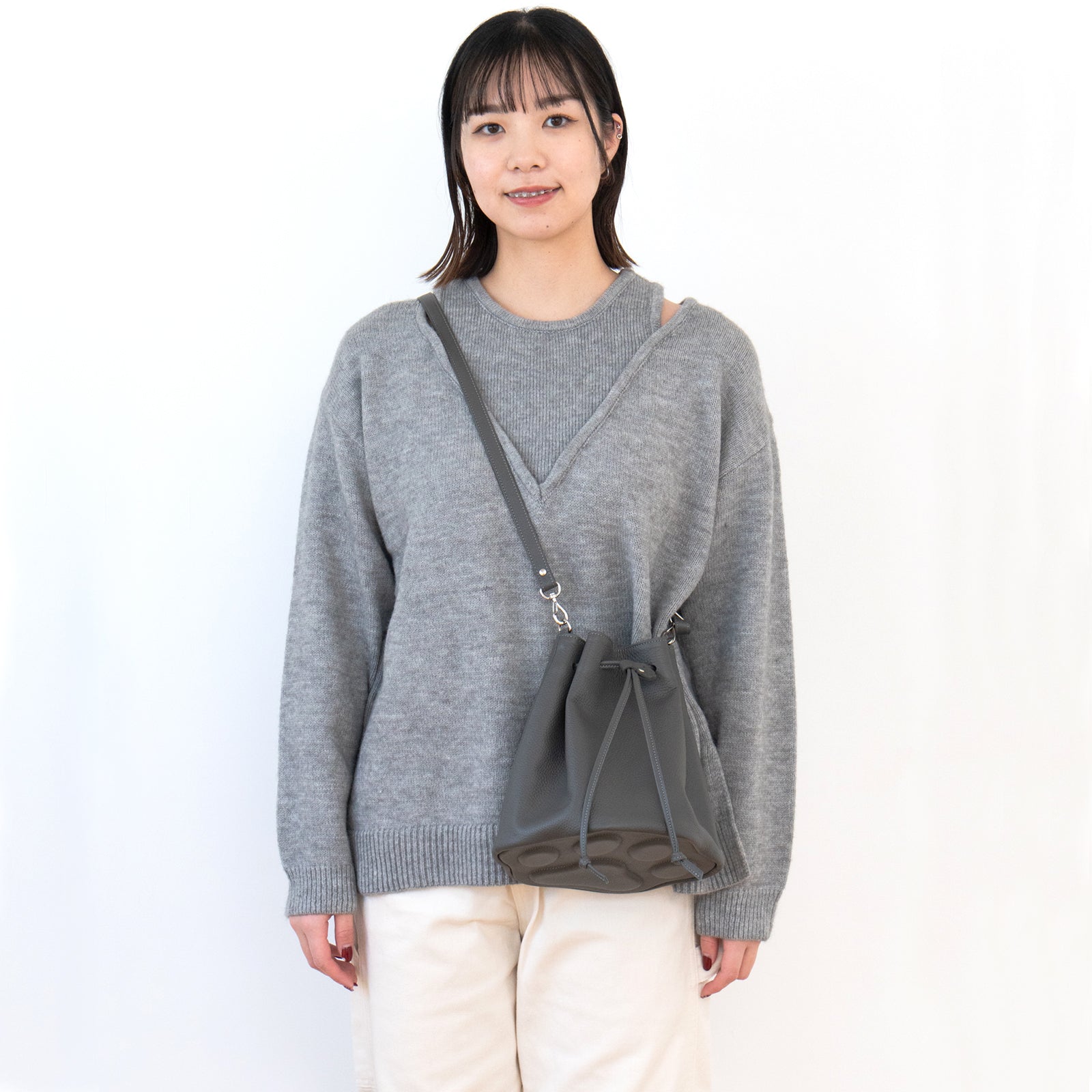 巾着ショルダーバッグ PAW  キュイール・マッシュ  /  グラファイト