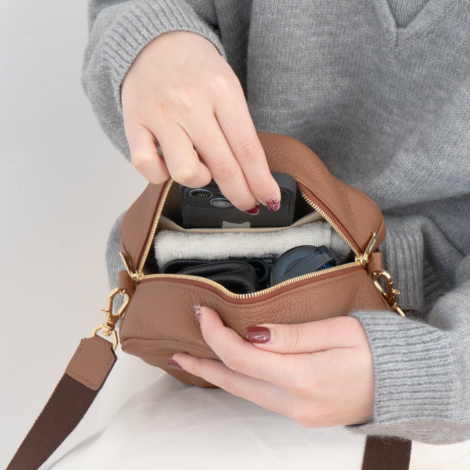 PAWポシェット  キュイール・マッシュ  /  キャメル