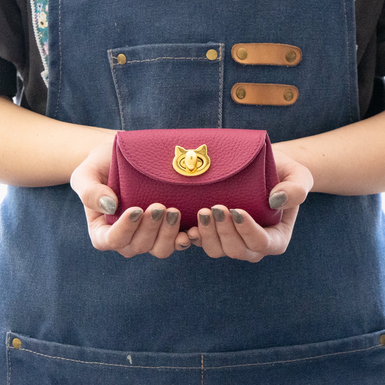 [Only available for one day on Saturday, February 22nd] [Limited quantity] Shell pouch CAT Taurillon Clemence / Rose purple