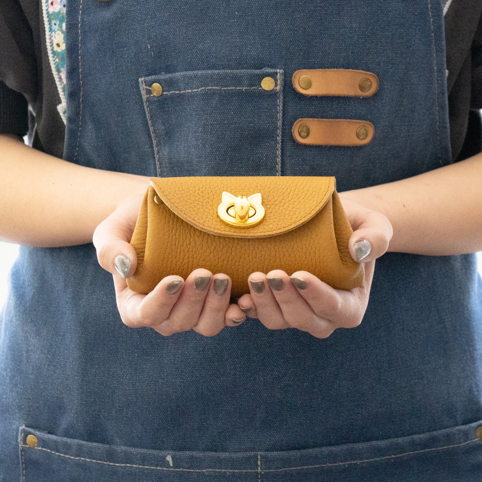 [2/22 (Sat) 1-day limited sale] [Limited quantity] Shell pouch CAT Taurillon Clemence / Sesame