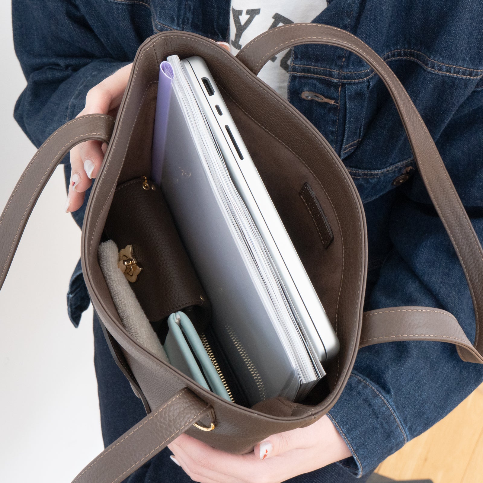 A4トートバッグ PAW　キュイール・マッシュ  /  チョコ