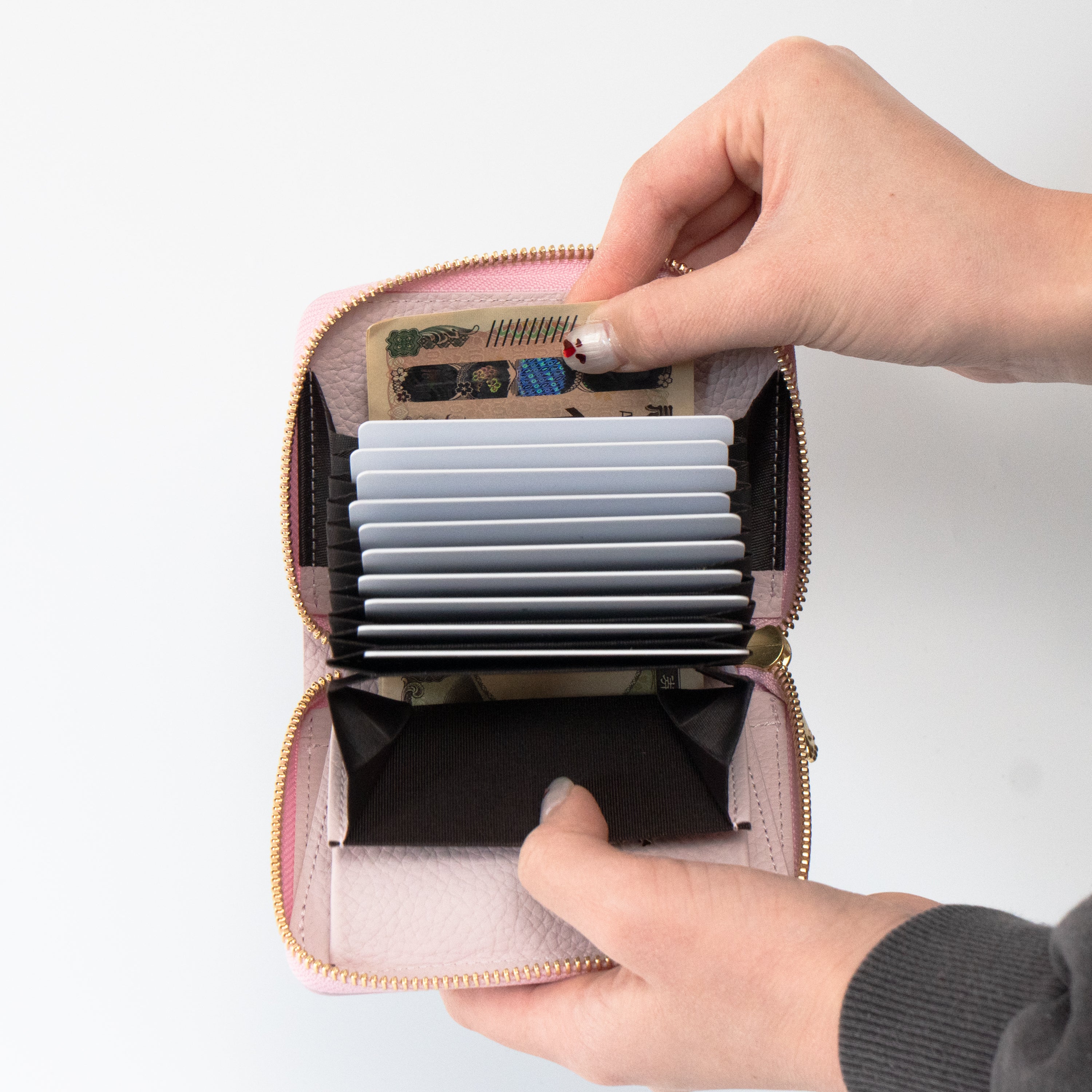 PAWラウンドファスナーミドル財布    キュイール・マッシュ  /  モーヴシルヴェスティン