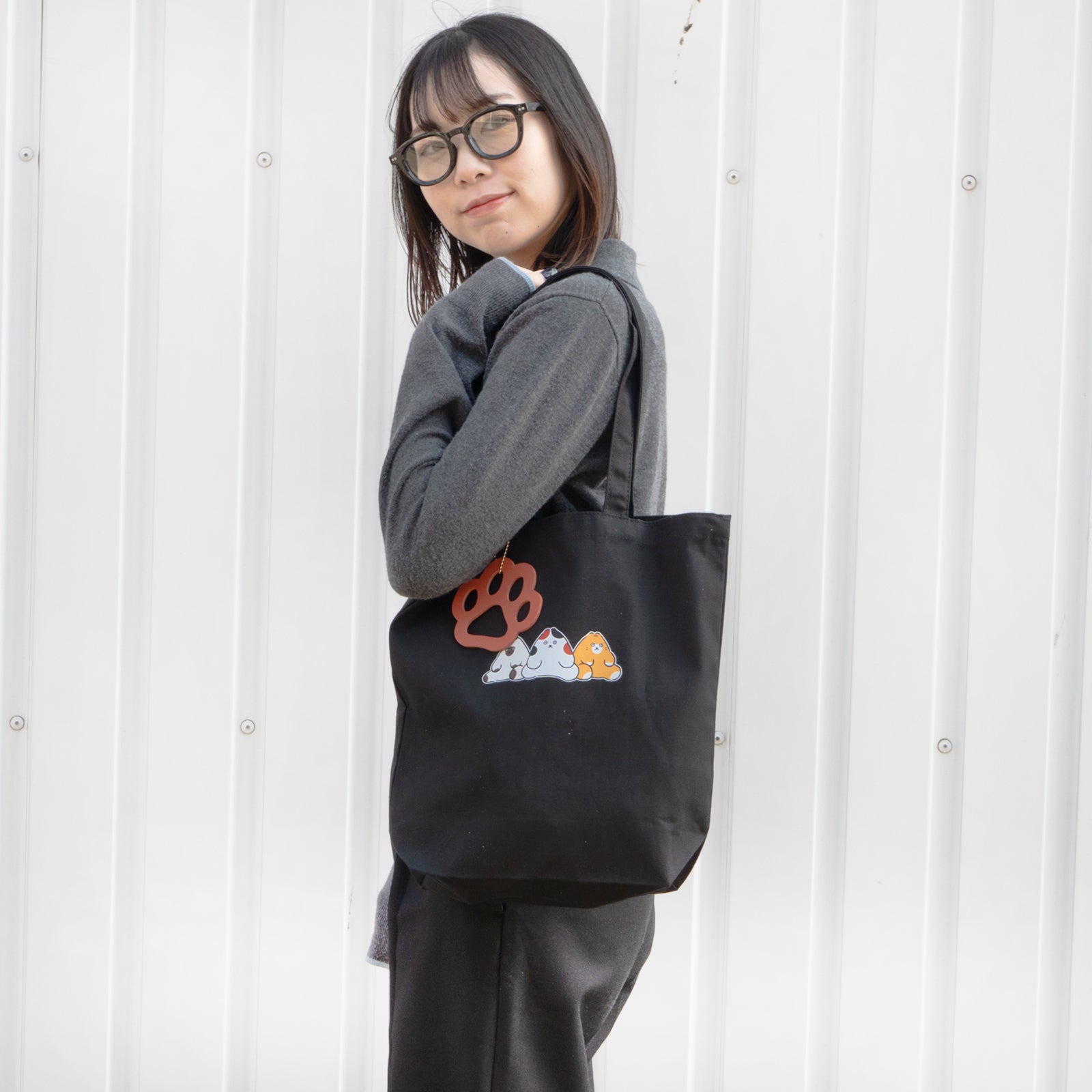 【期間限定：3月20日(金)22:00～22日(日)】にゃんぺんトートバッグ・M  [仲良し3にゃんぺんず]  /  ブラック