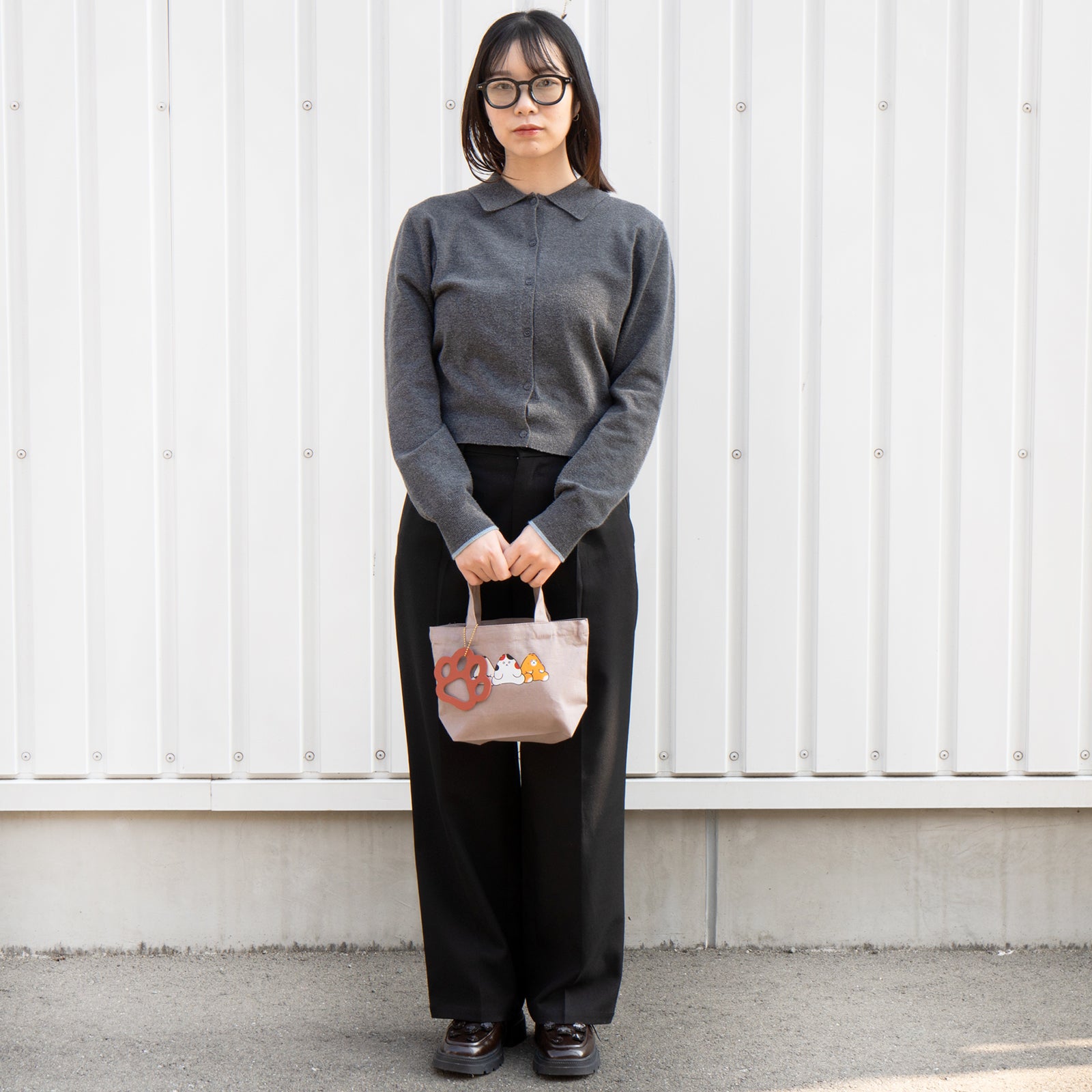 【期間限定：3月20日(金)22:00～22日(日)】にゃんぺんトートバッグ・S  [仲良し3にゃんぺんず]  /  グレージュ