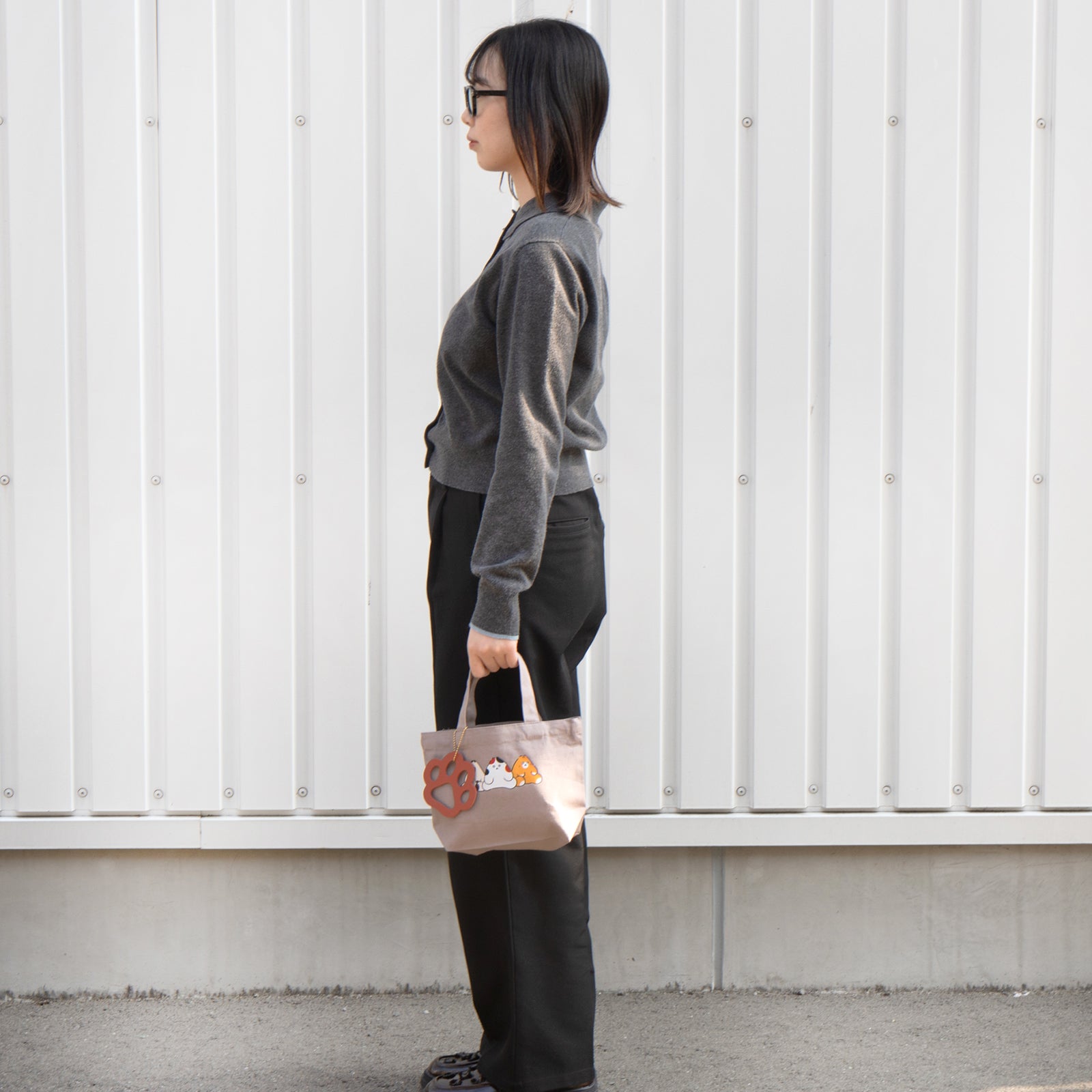 【期間限定：3月20日(金)22:00～22日(日)】にゃんぺんトートバッグ・S  [仲良し3にゃんぺんず]  /  グレージュ