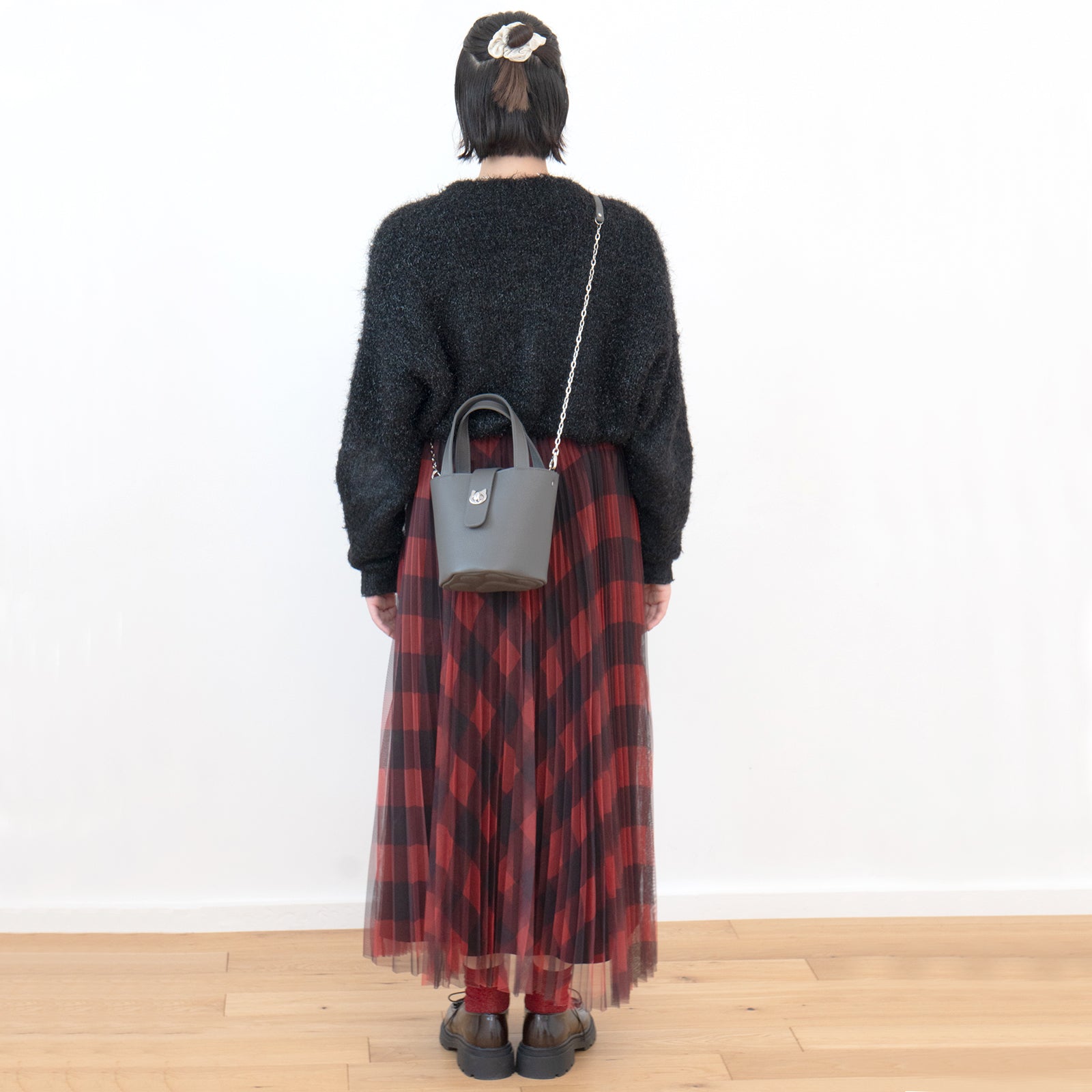 【12/7(日)22:00～ 26時間限定販売】【数量限定】 チェーンショルダー付きミニバッグ・PAW  (パウ)   / グラファイト