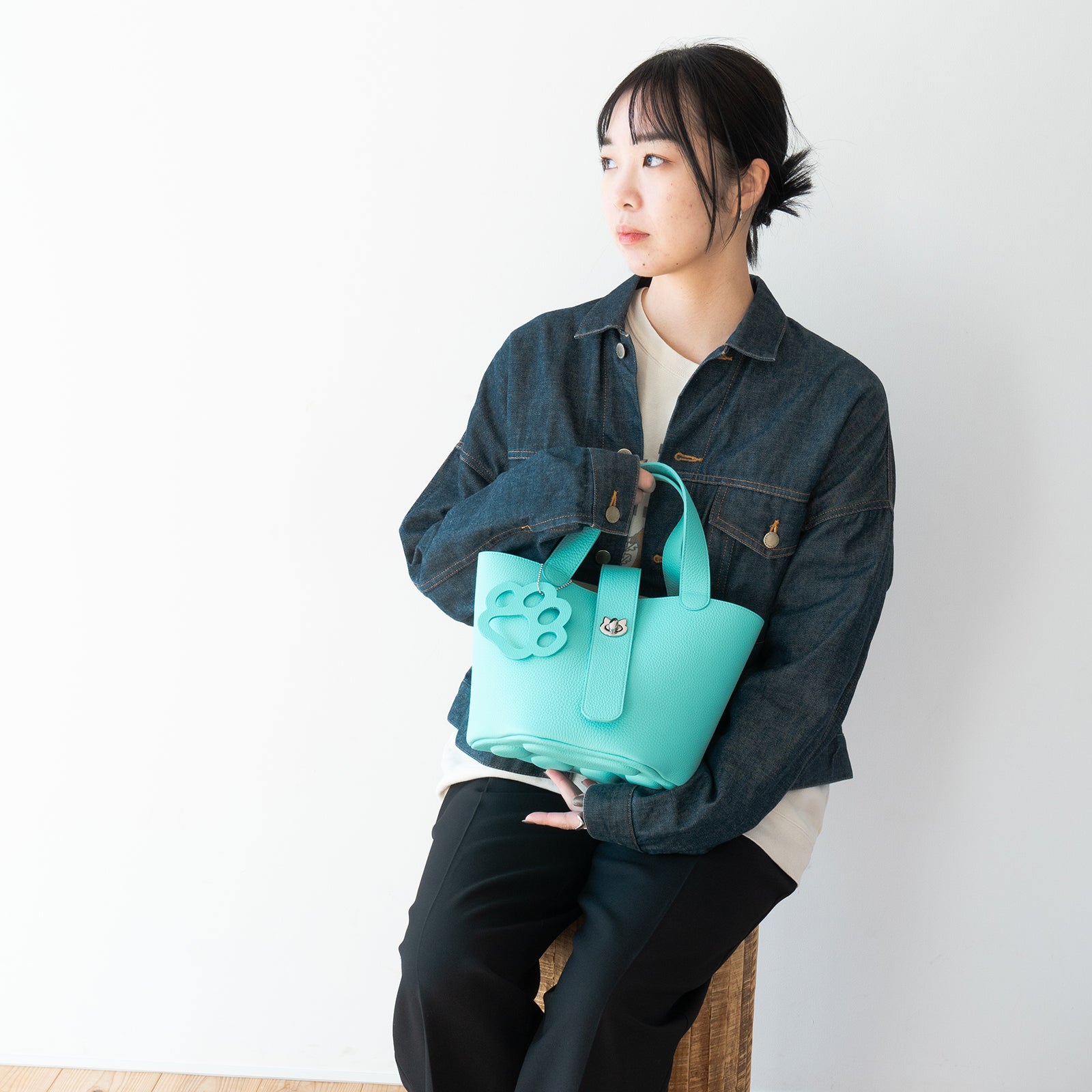 [On sale for one day only on Saturday, February 22nd] [Limited quantities] Baguette bag PAW with paw charm Taurillon Clemence / Tiffany Blue